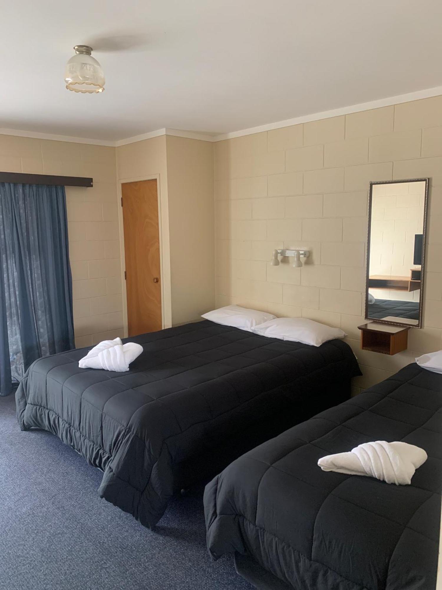 Wayfarer Motel Каитаиа Экстерьер фото