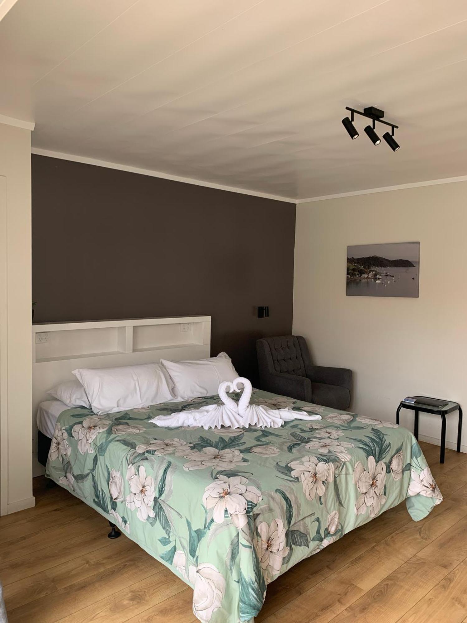 Wayfarer Motel Каитаиа Экстерьер фото